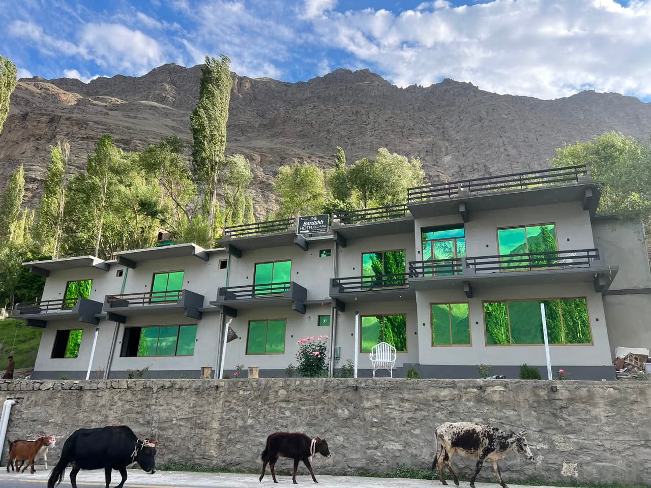 Arcadian Riverside Hotel Kachura - Featured View